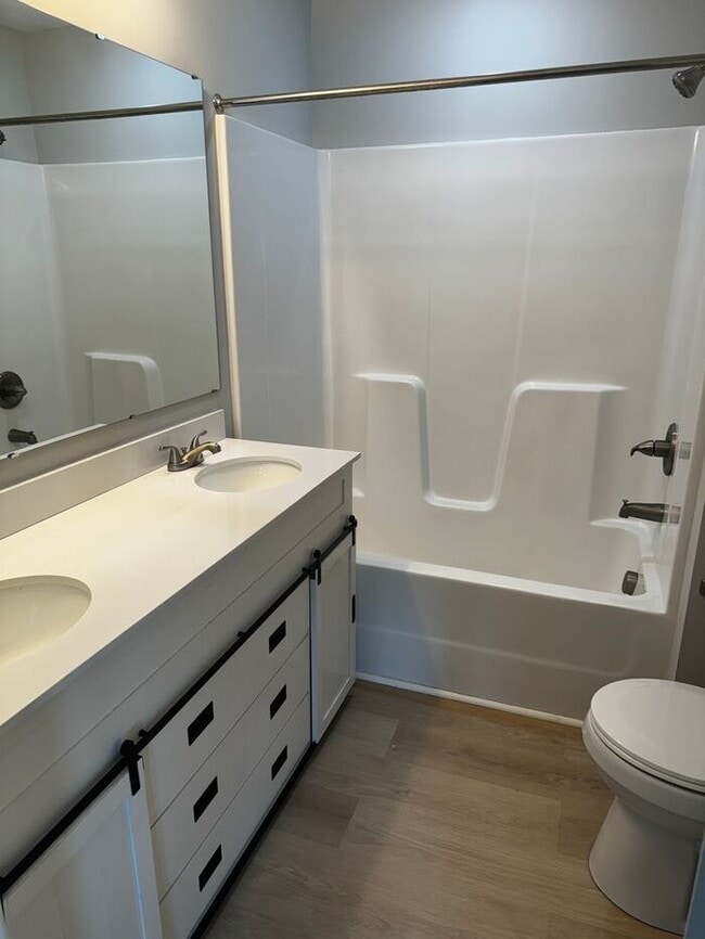 Building Photo - 2 bedroom 2.5 bath Townhouse in Hope Mills
