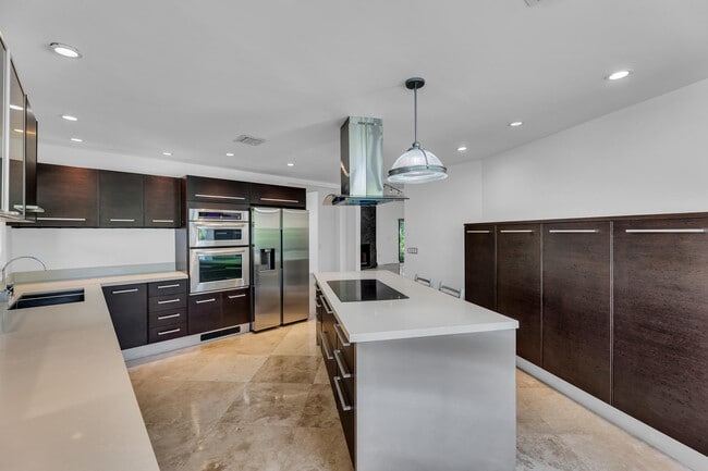 Building Photo - 2119 N 14th Terrace