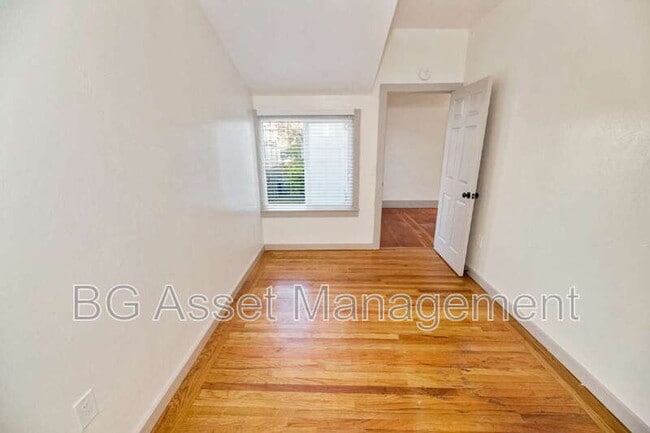 Building Photo - 639-D Carolina St