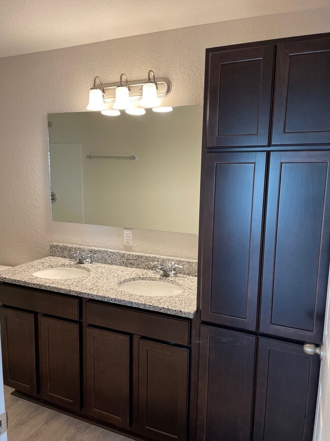 Building Photo - Stunning BRAND NEW 1BR/1BA Quad for Rent i...