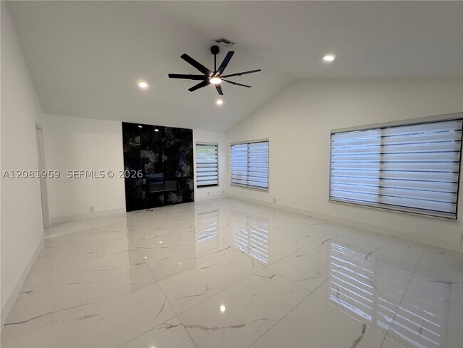 Building Photo - 2029 Greenview Cove Dr