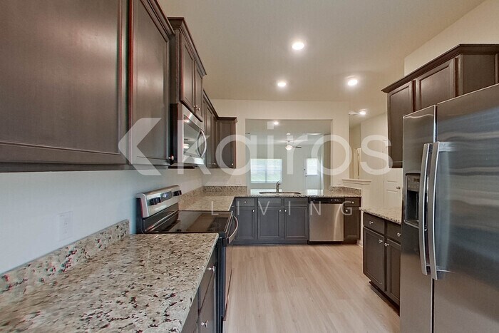 Building Photo - 10631 Hillside Creek Dr