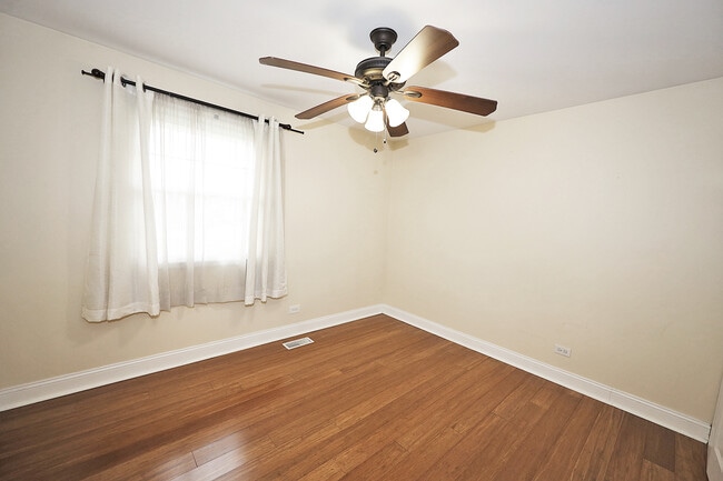 Building Photo - 503 Case Ct