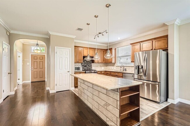 Building Photo - 20321 Wayzata Ct