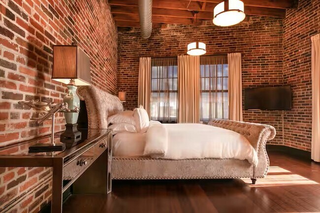 Building Photo - 3041 Olive St