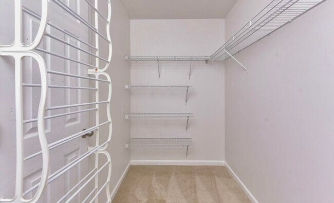 Building Photo - Enjoy the perfect blend of luxury, comfort...