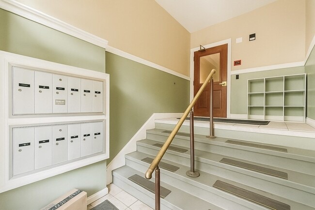 Building Photo - 390 Riverway