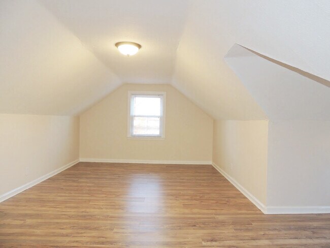 Building Photo - 3 Bed - 1 Full Bath Cape Cod for Rent in Euclid | Unbelievably Beautiful!