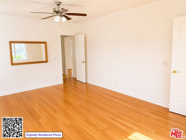Building Photo - 220 S Palm Dr