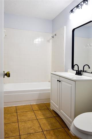 Building Photo - 4908 Oakbluff Dr