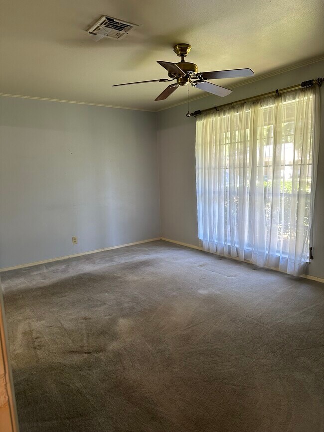 living room - 510 Wilmuth St