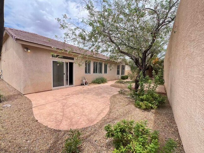 Building Photo - Welcome to the gorgeous home in Rhode Ranch