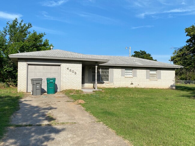 Building Photo - 4808 Sunset Terrace