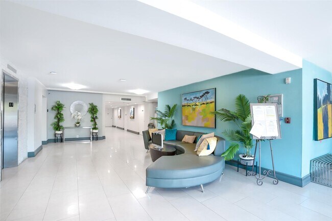 Building Photo - 2681 S Course Dr