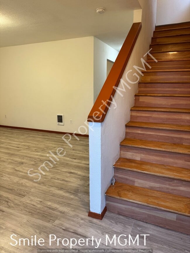 Building Photo - A nice house with 3 beds rooms and 1.5 baths.