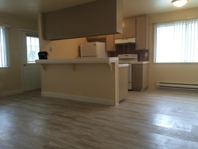Building Photo - Charming 2-Bed, 1-Bath Townhome with Covered Garage – Great Location!