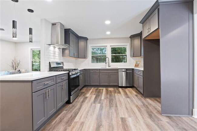 Building Photo - 3439 Jackson Dr