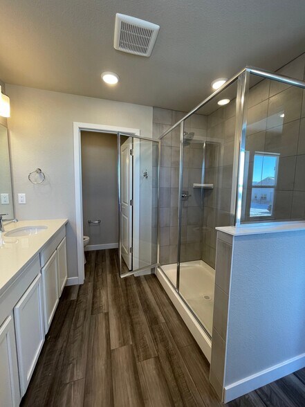 Building Photo - 922 Colorado River Ave