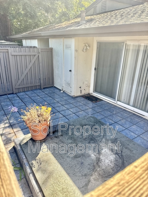 Building Photo - 221 Palo Verde Terrace