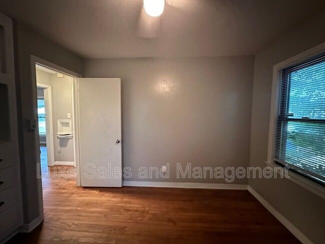 Building Photo - 3409 Willow Creek Dr