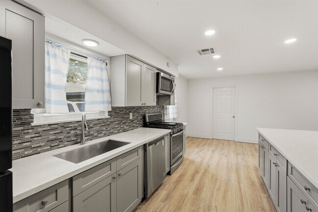 Building Photo - 1219 Wisterwood Dr