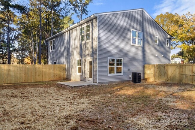 Building Photo - 990 Shearer Rd