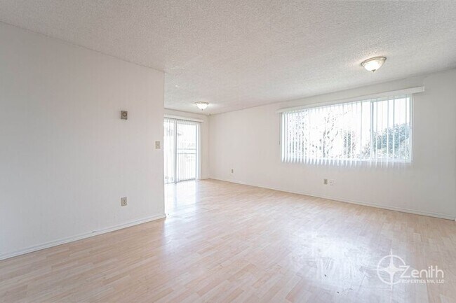 Building Photo - 3210 NE 44th St