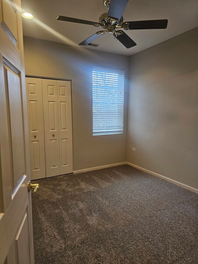 Building Photo - 2305 Aurora Dr