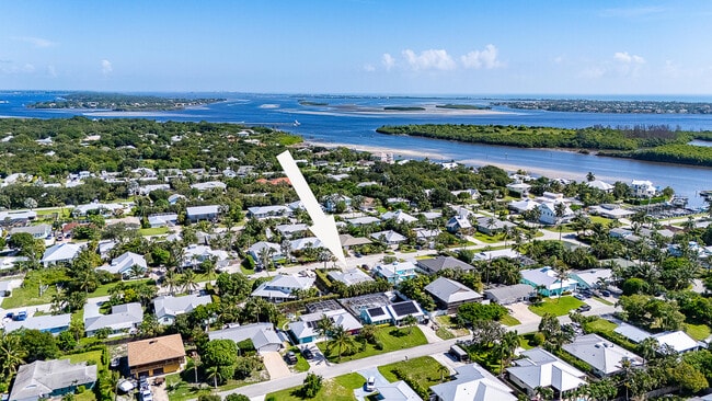 Building Photo - 5512 SE Nassau Terrace