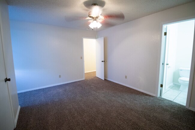 Building Photo - 1706 Jennifer Cir