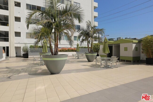 Building Photo - 1155 N La Cienega Blvd
