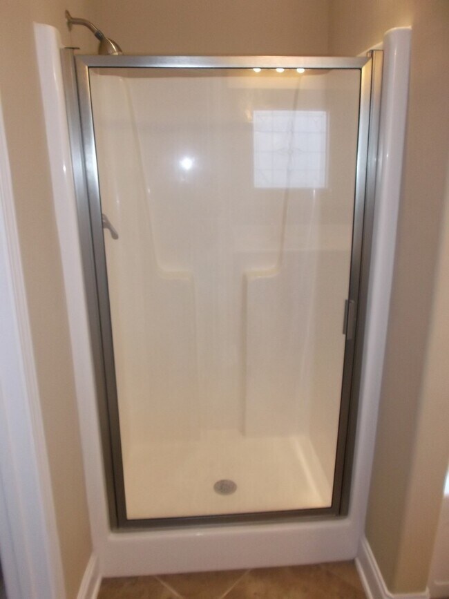 Building Photo - Absolutely Gorgeous!