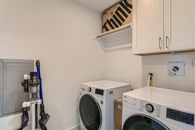 Building Photo - 900 S 1st St