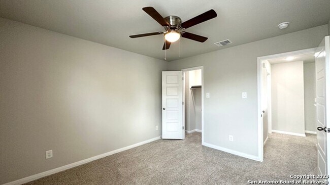 Building Photo - Gorgeous 3/2.5 on cul-de-sac in Cibolo wit...