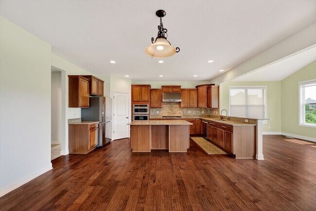 Building Photo - Modern Luxury with Waterfront Views in West Carmel