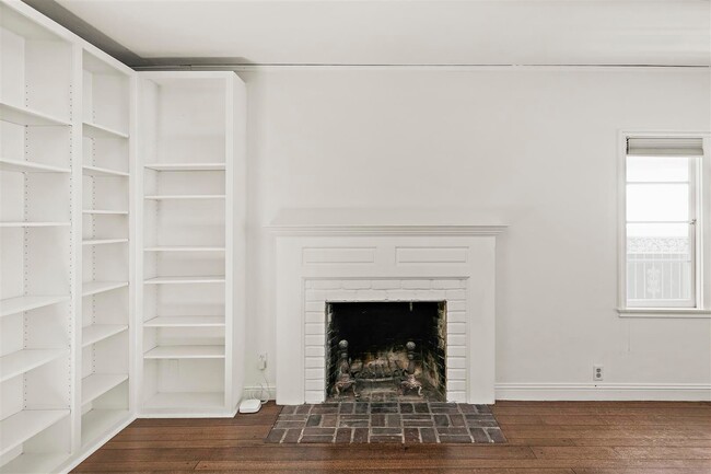 Building Photo - Large, Beautiful Upper Piedmont Home
