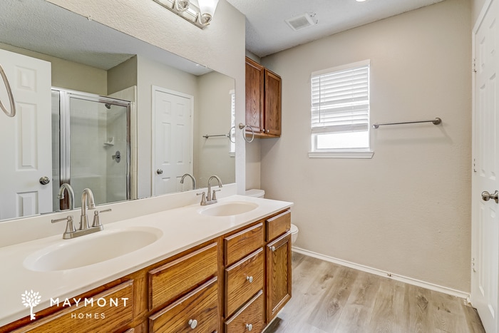 Building Photo - 1005 Meadowbend Dr