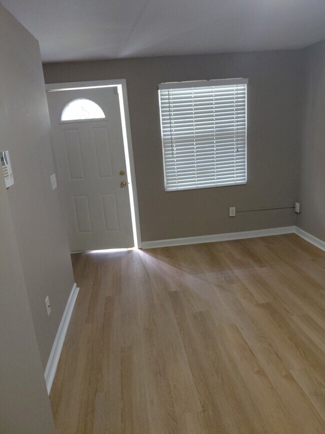 Building Photo - 548 Thurmond St NW