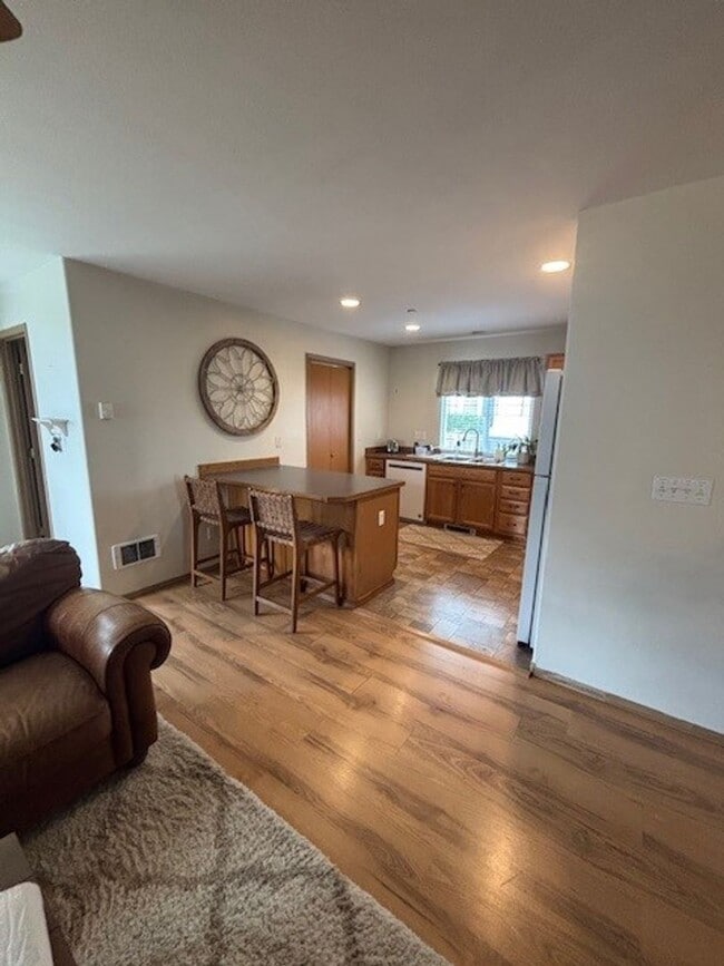 Building Photo - Charming 3-bedroom Dupont Home