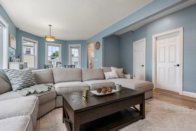 Building Photo - 46 Hawthorn Ave