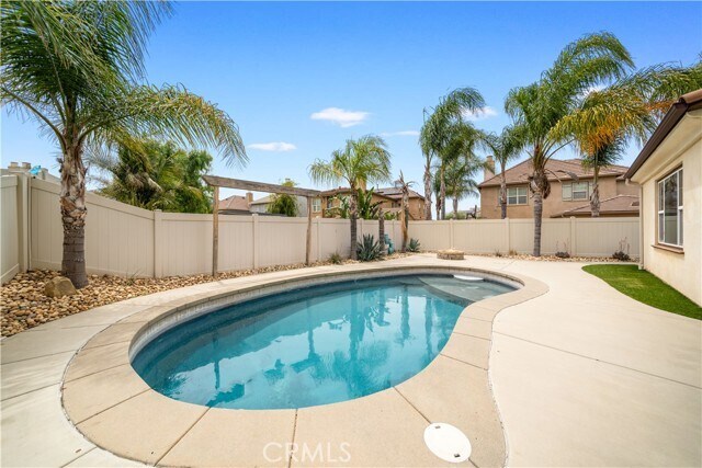 Building Photo - 46239 Lone Pine Dr