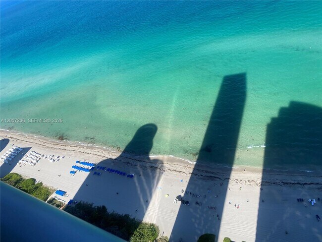 Building Photo - 17121 Collins Ave