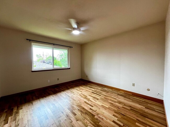 Building Photo - 608-610 Estee Court - Yakima