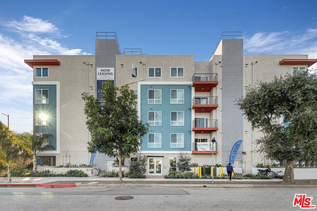 Building Photo - 3567 Chesapeake Ave