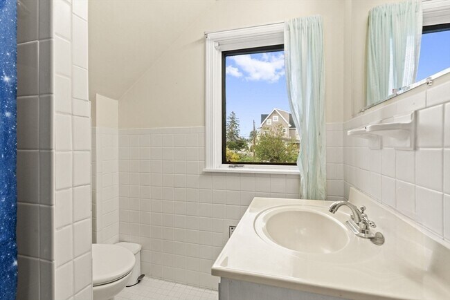 Building Photo - 48 Tappan St