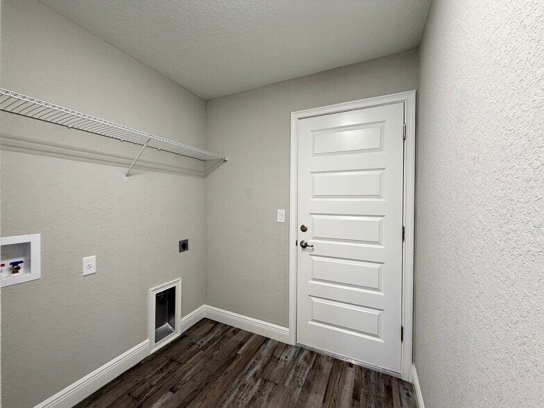 Building Photo - 9 Larch Dr
