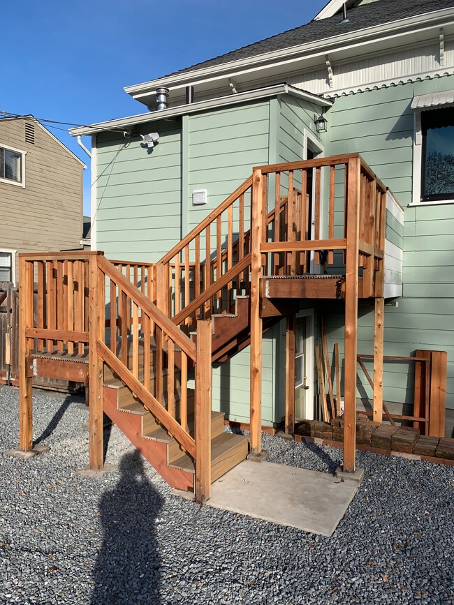 Building Photo - 433 Olive St