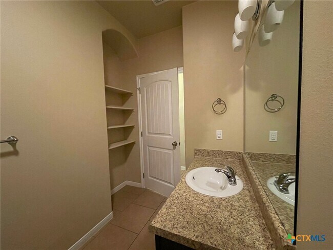 Building Photo - 4509 Cambridge Dr