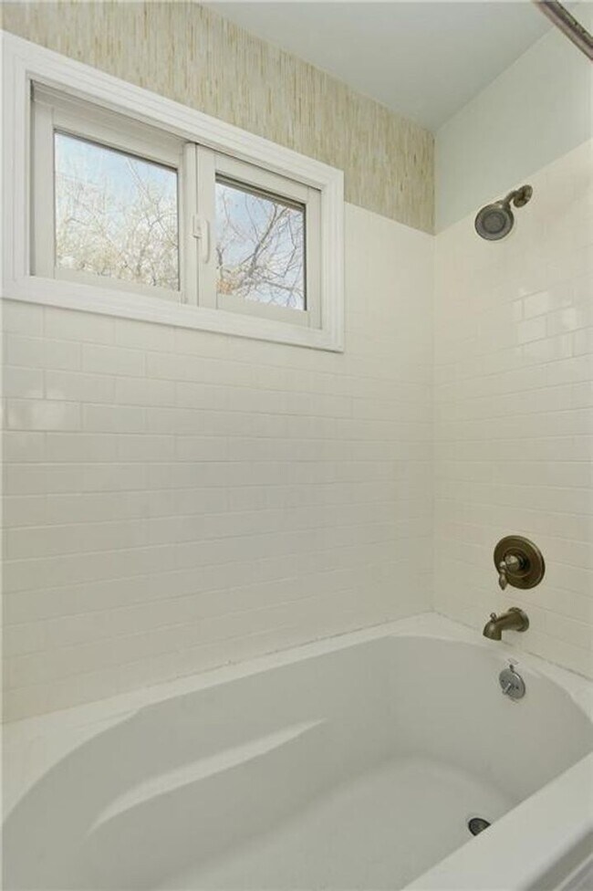 Building Photo - 4412 Barrow Ave