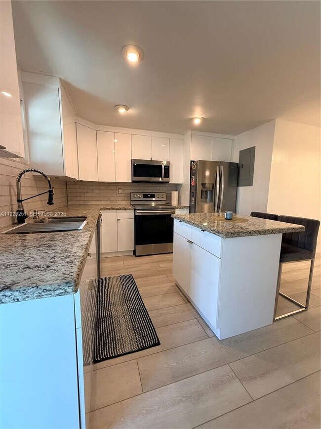 Building Photo - 2310 N 70th Ave